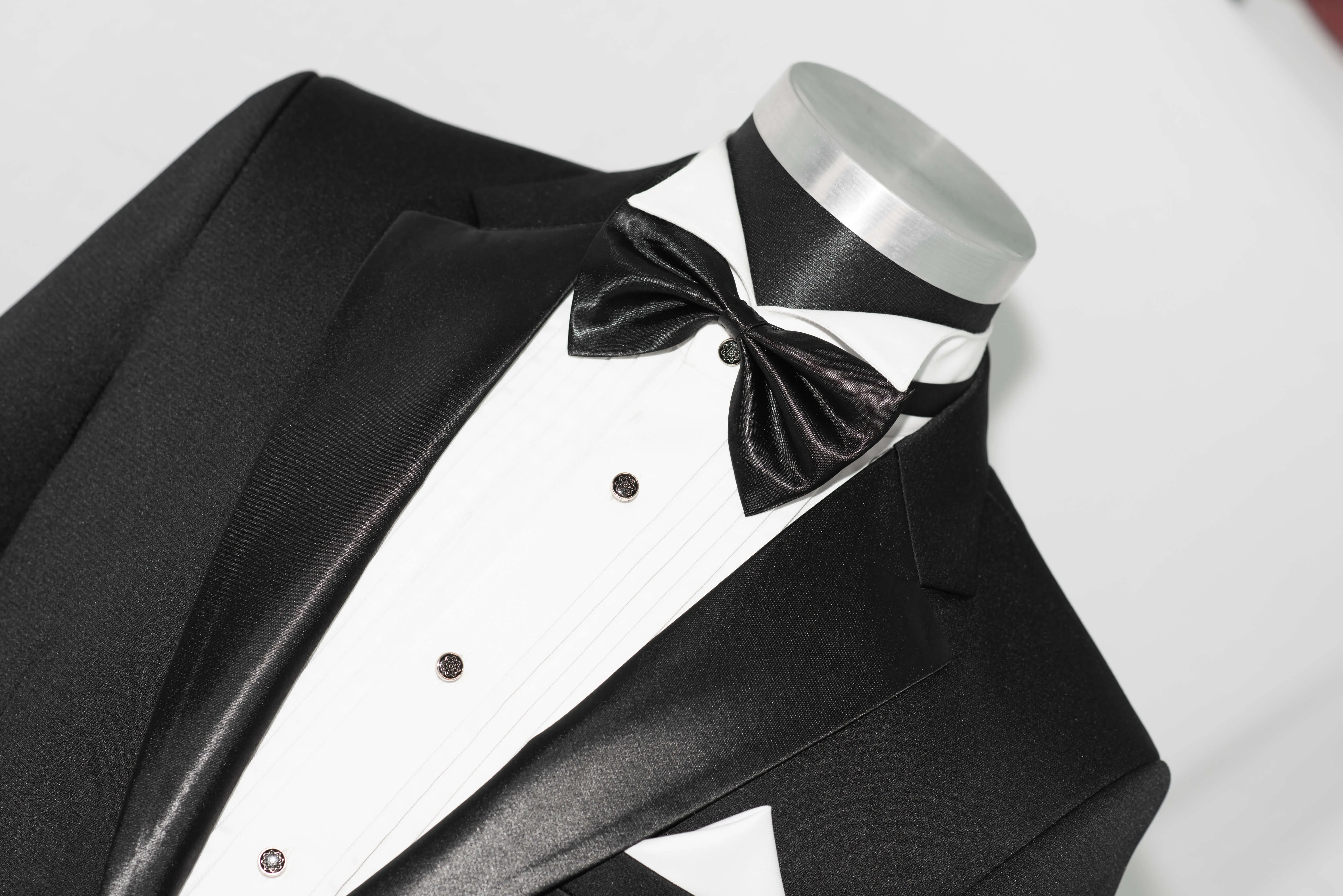 SLIM-FIT NOTCH LAPEL BLACK TUXEDO SIT FOR MEN
